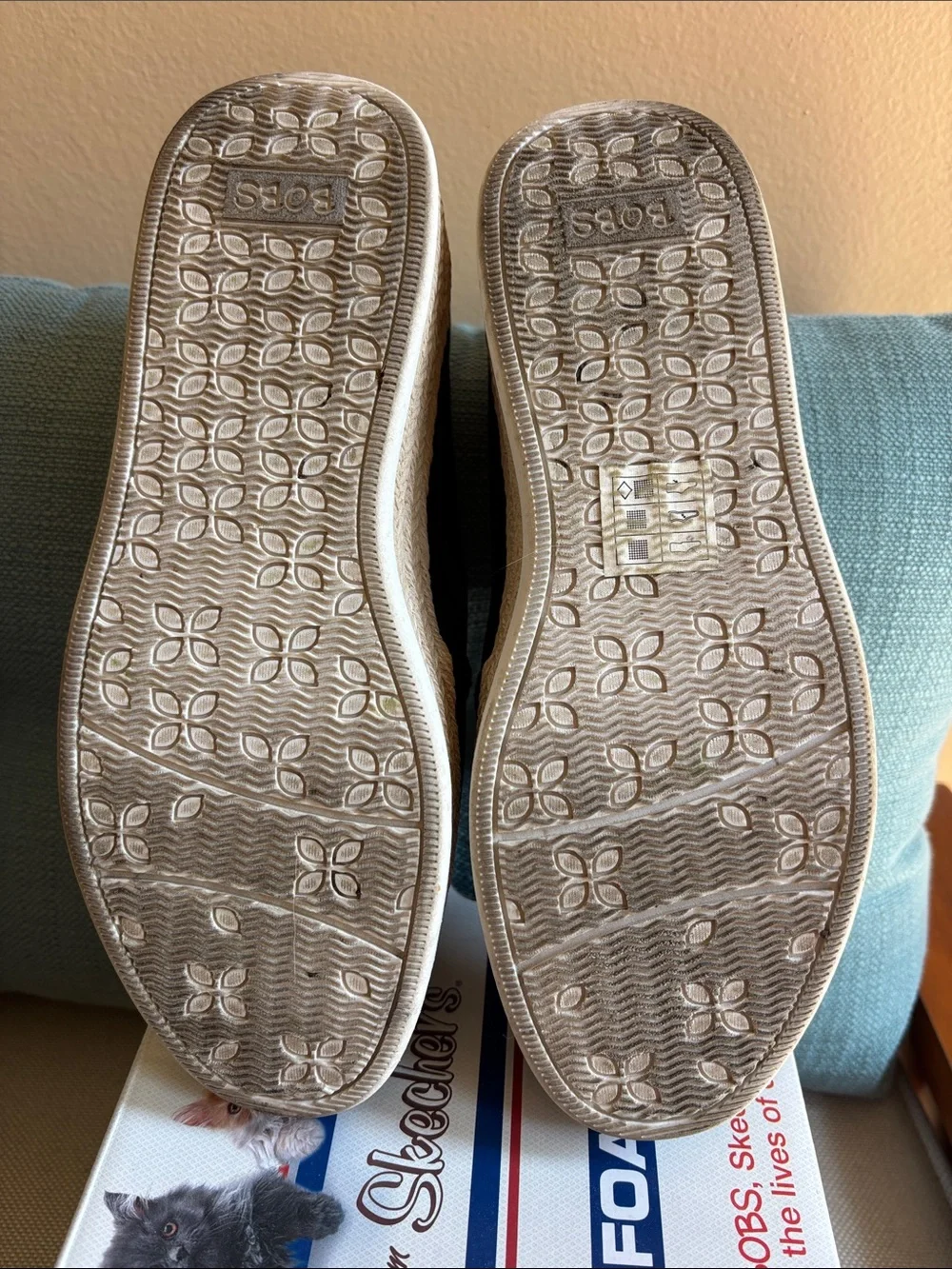 LIKE NEW BOBS from SKECHERS Wedge Espadrille, Size 6, Black, Worn Once, Comfy!